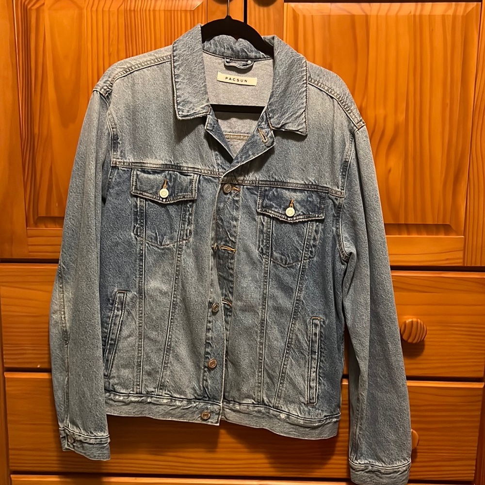 Like new PacSun jeans jacket. Large